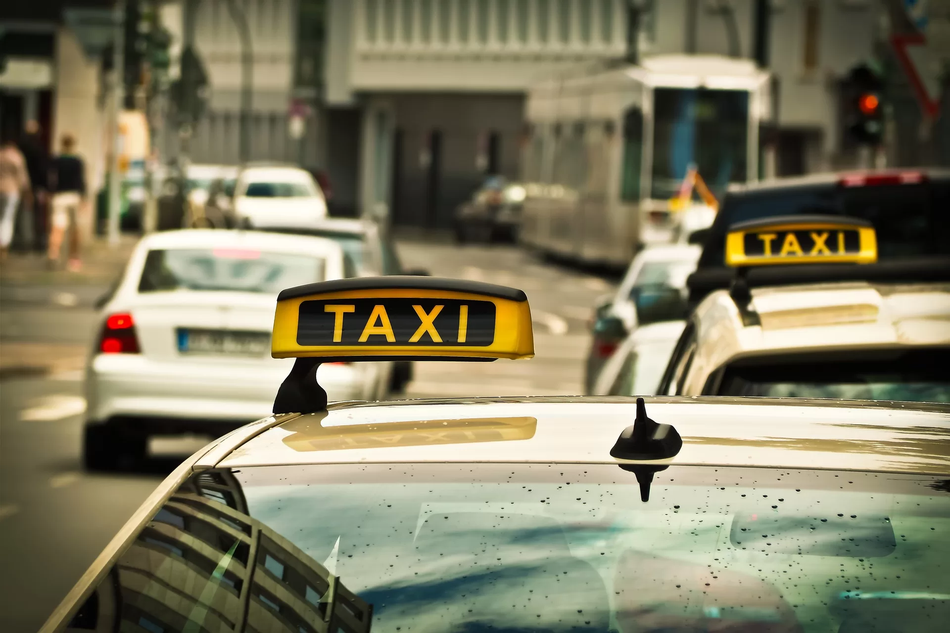 Un chauffeur de taxi argentin demande son chemin à des cosmonautes russes en pleine sortie spatiale