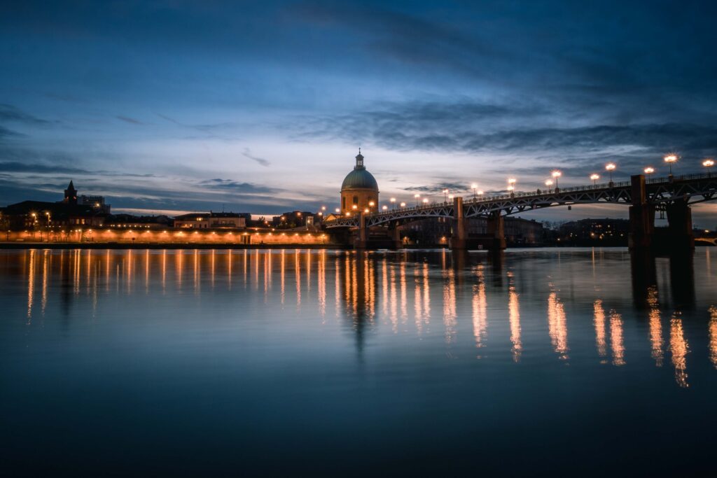 La Garonne en crise: Toulouse cherche des solutions durables.