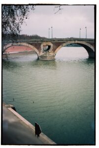 La Garonne en crise: Toulouse cherche des solutions durables.